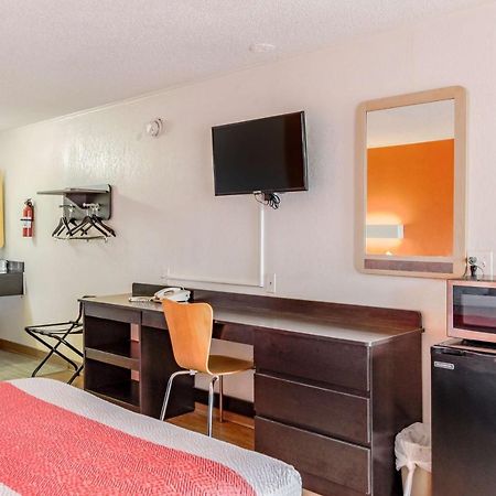 Motel 6 Kalamazoo Bagian luar foto