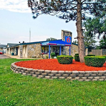 Motel 6 Kalamazoo Bagian luar foto