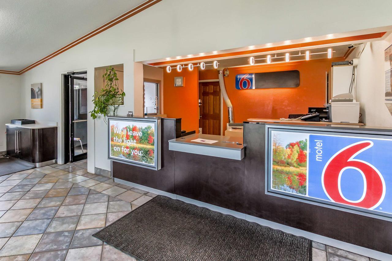 Motel 6 Kalamazoo Bagian luar foto